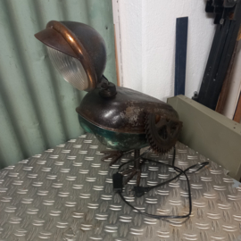 Metalen vogel gemaakt van Puch bromfietstank.