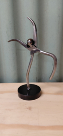 Ballerina/Danseres gemaakt van oud gereedschap