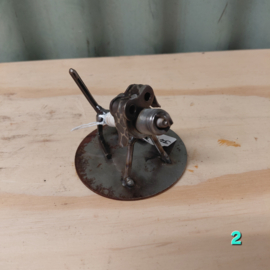 Hondje gemaakt van oude bougie  Nr-2