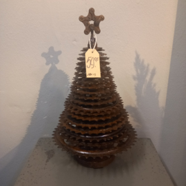 Kerstboom van oude fietstandwielen