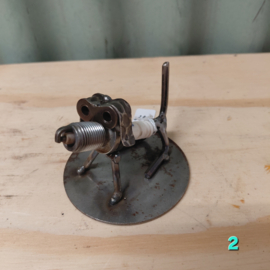 Hondje gemaakt van oude bougie  Nr-2