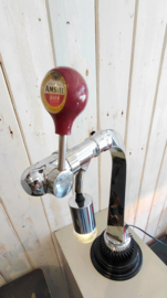 Oude Amstel bierpomp als lamp.