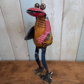 Blikken kikker met surfplank van gerecycled blik