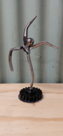 Ballerina/Danseres gemaakt van oud gereedschap