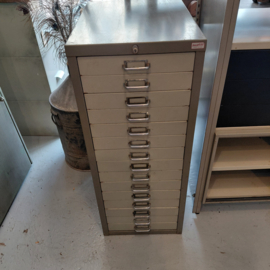 Vintage ladekastje van Backfield met 15 lade's  groot model.