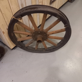 Oud 12 spaaks autowiel uit de 20er jaren