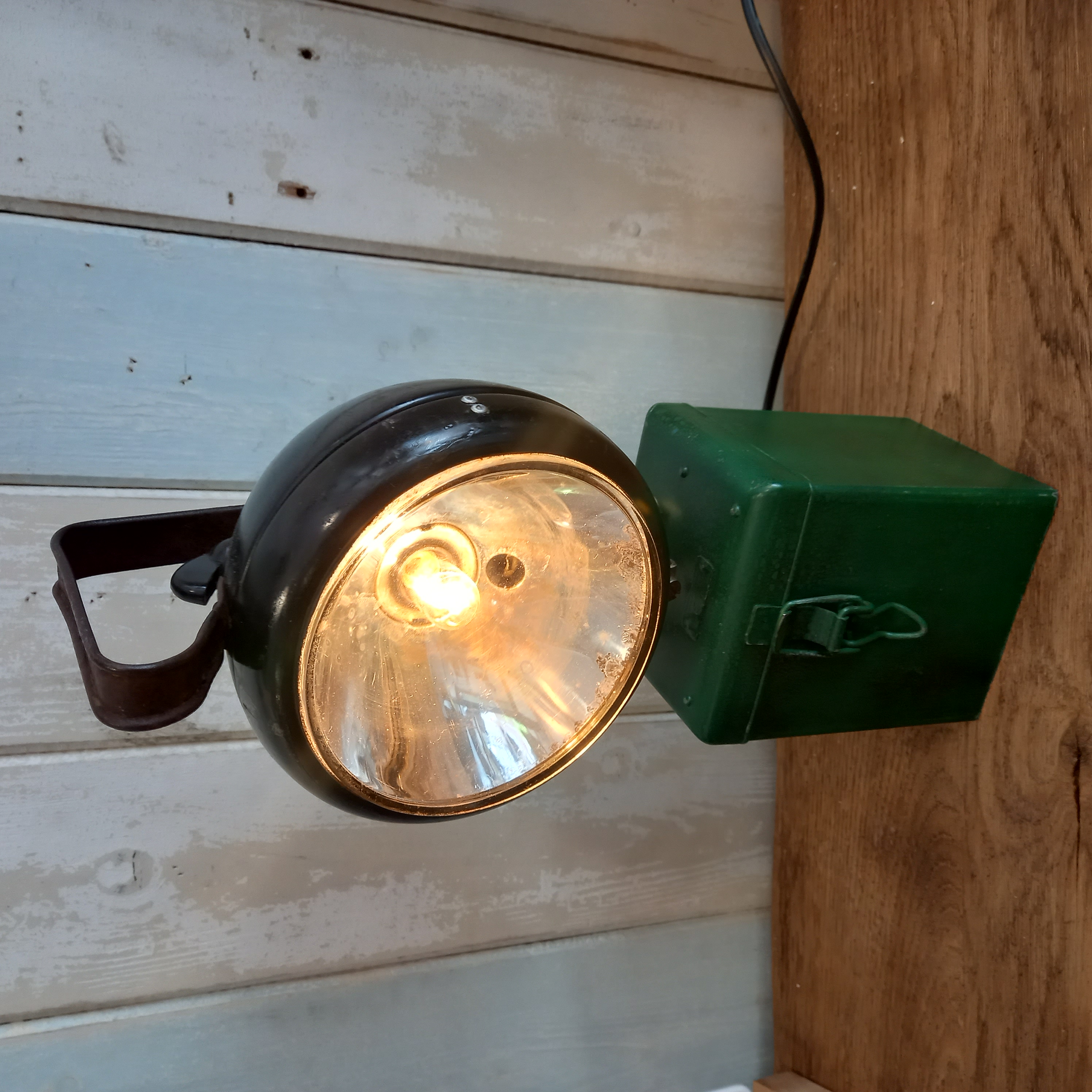 Oude batterijlamp