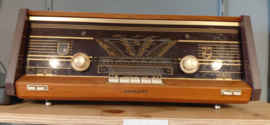 Vintage Philips radio is omgebouwd naar bluetooth