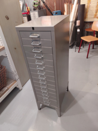 Vintage ijzerenladekast 15 lade