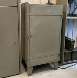 Vintage metalen werkplaatskast 60er jaren.