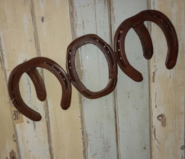 Hoefijzerkunst met tekst o.a MOM-DAD-LOVE