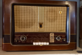 Vintage radio Philips omgebouwd naar bluetooth