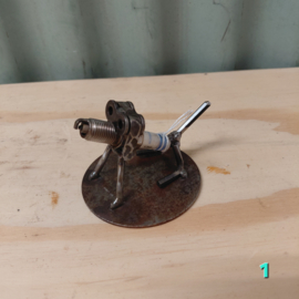 Hondje gemaakt van oude bougie  Nr-1