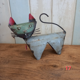 Blikken poes van gerecycled blik