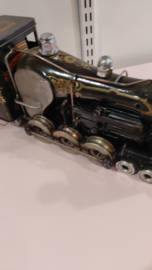 Locomotief gemaakt van oude Naaimachine.