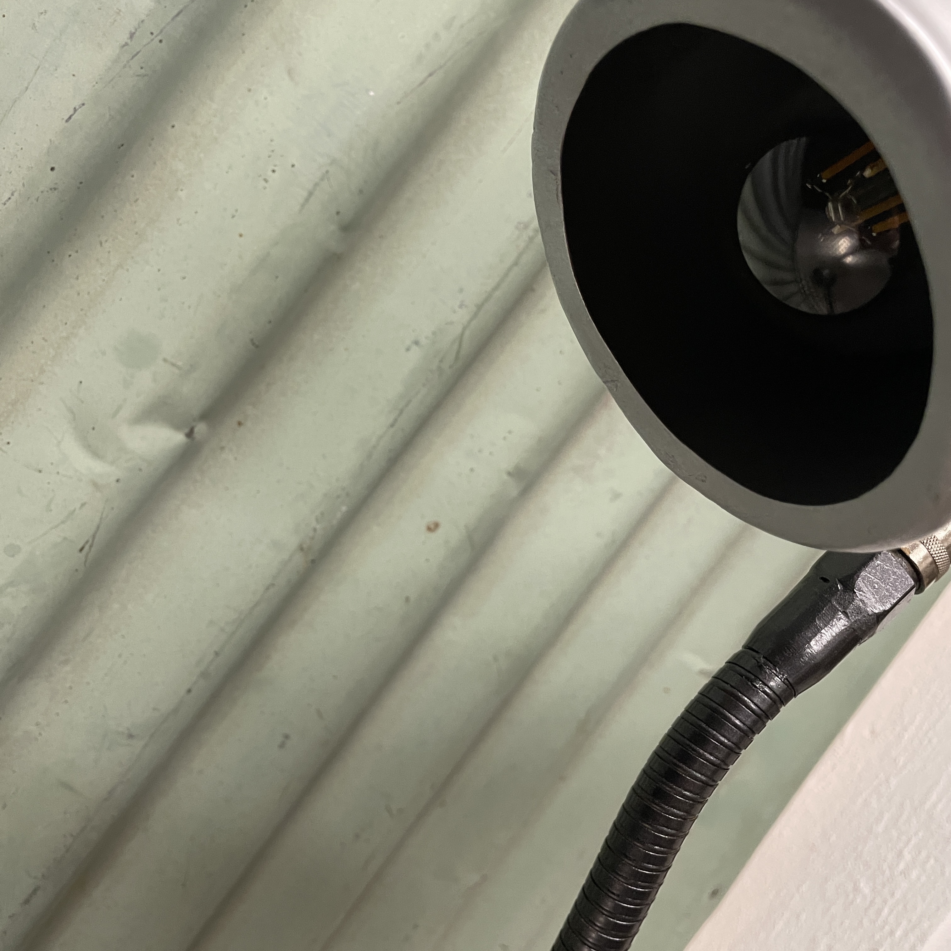 Industriële verfspuit als lamp