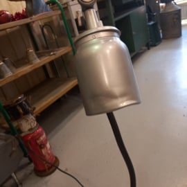 Industriële verfspuit als lamp