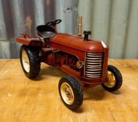 Blikken oldtimer Tractor in t Rood