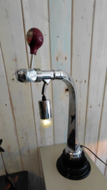 Oude Amstel bierpomp als lamp.