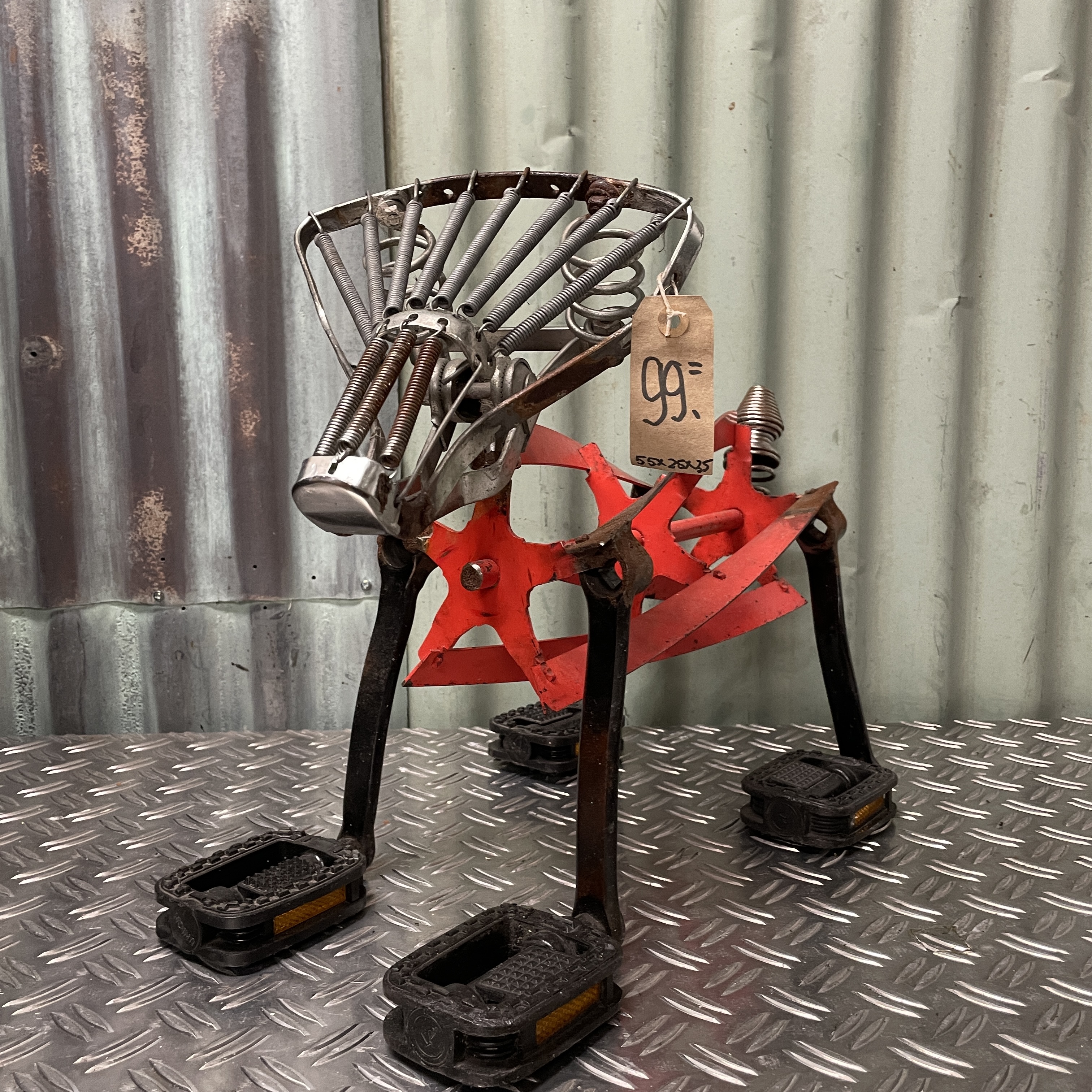 Metalen hond - grasmaaier - fietsonderdelen