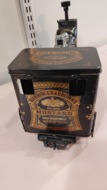 Locomotief gemaakt van oude Naaimachine.