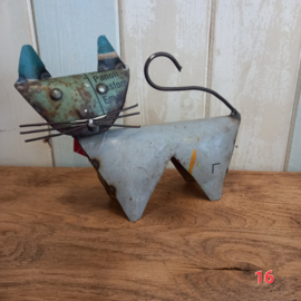 Blikken poes van gerecycled blik