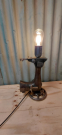 Lamp gemaakt van oude naaimachine Nr-2.
