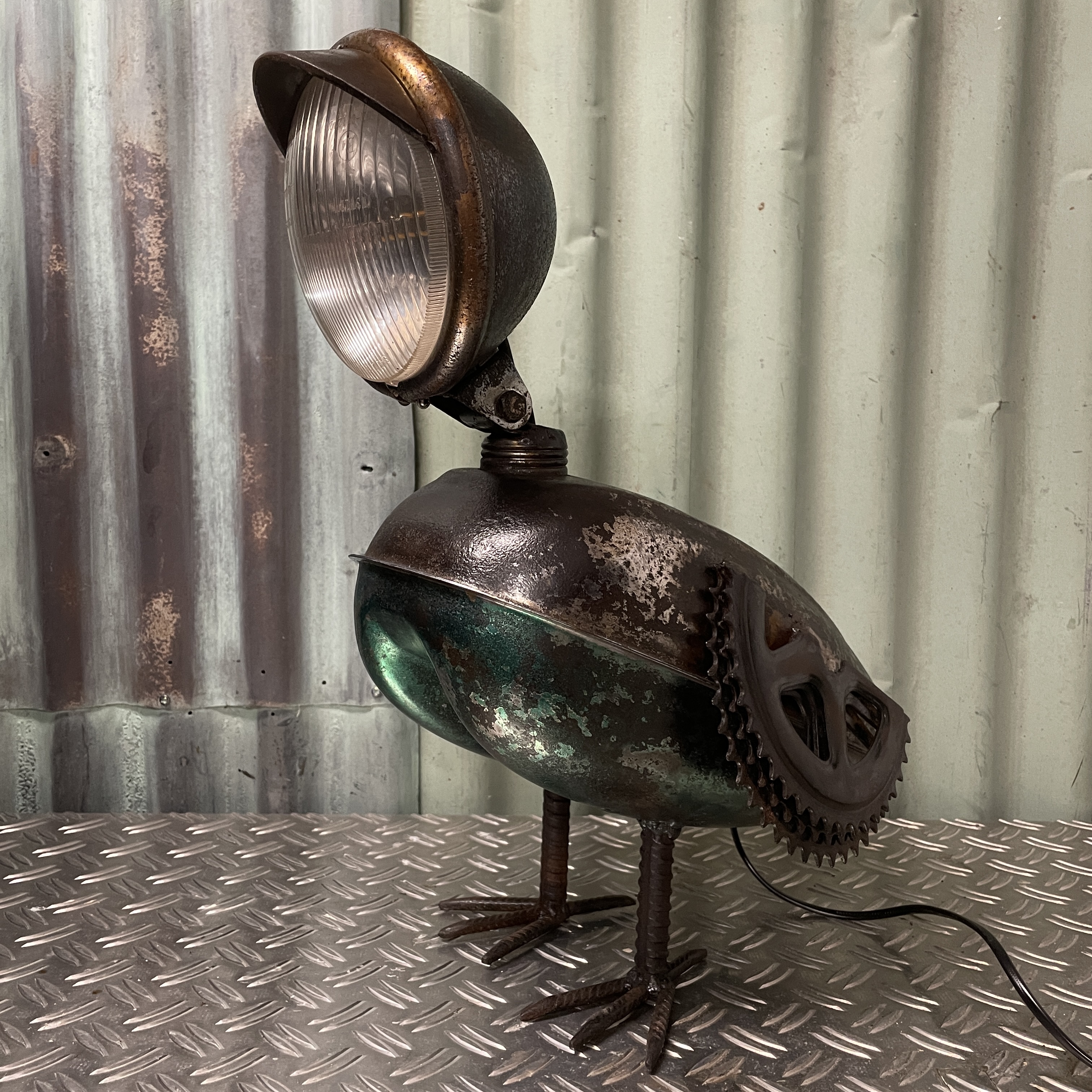 Industriële vogel lamp - puch tank - upcycling