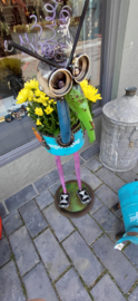 Vogel als plantenbak - upcycling - metal art