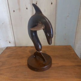 Dolfijn gemaakt van oude hijshaak Nr-2