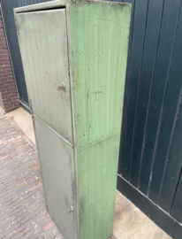 Vintage industriële werkplaatskast