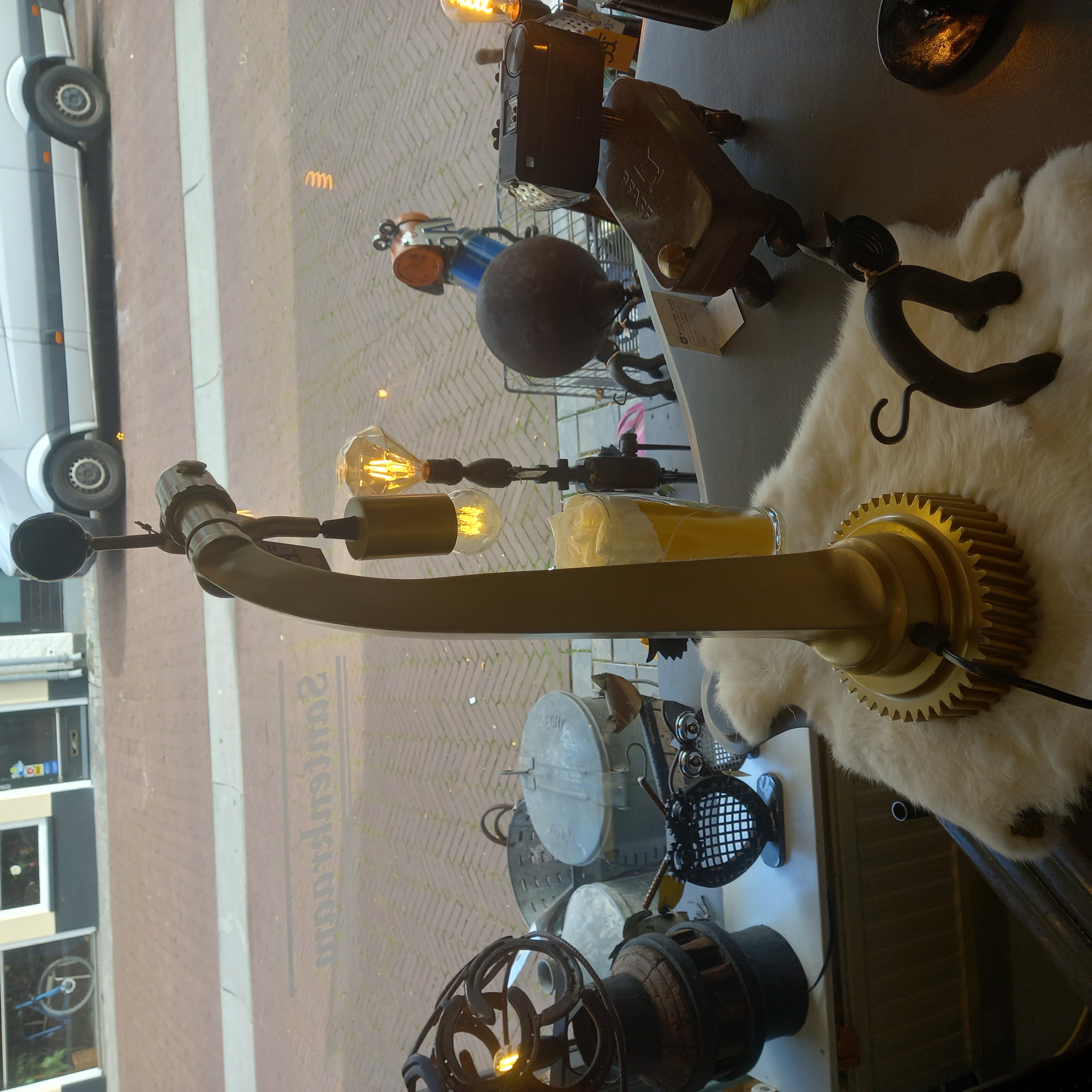 Oude bierpomp als tafellamp (zilver)