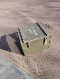 Oude munitiekist uit het leger - speelgoedkist