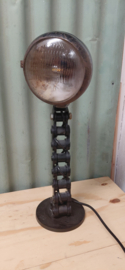 Industriële lamp  gemaakt van o.a oude scheepsketting