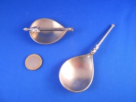 Folding spoon