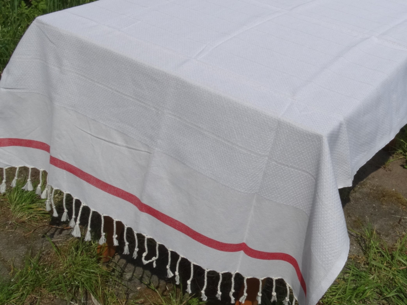 1 Stripe red tablecloth