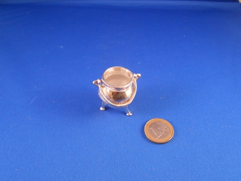 Miniature cauldron