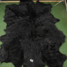 Black 'multi-layered' sheepskin rug (320 x 240)