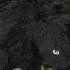 Black 'multi-layered' sheepskin rug (320 x 240)