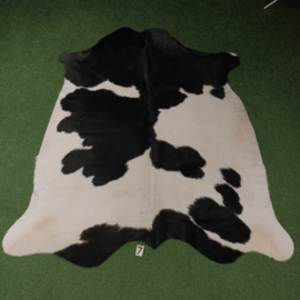 Black & white cowhide rug (210 x 190)