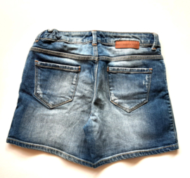 Stoere korte broek maat 140