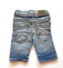 Stoere korte broek maat 86