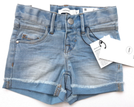 Stoere korte broek van Name it in maat 92 en in maat 98