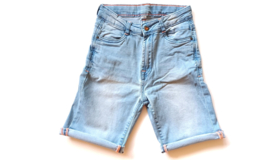 Stoere korte broek maat 146