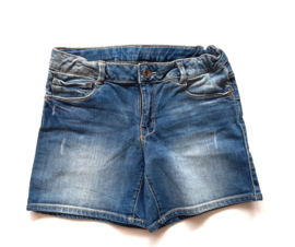 Stoere korte broek maat 140