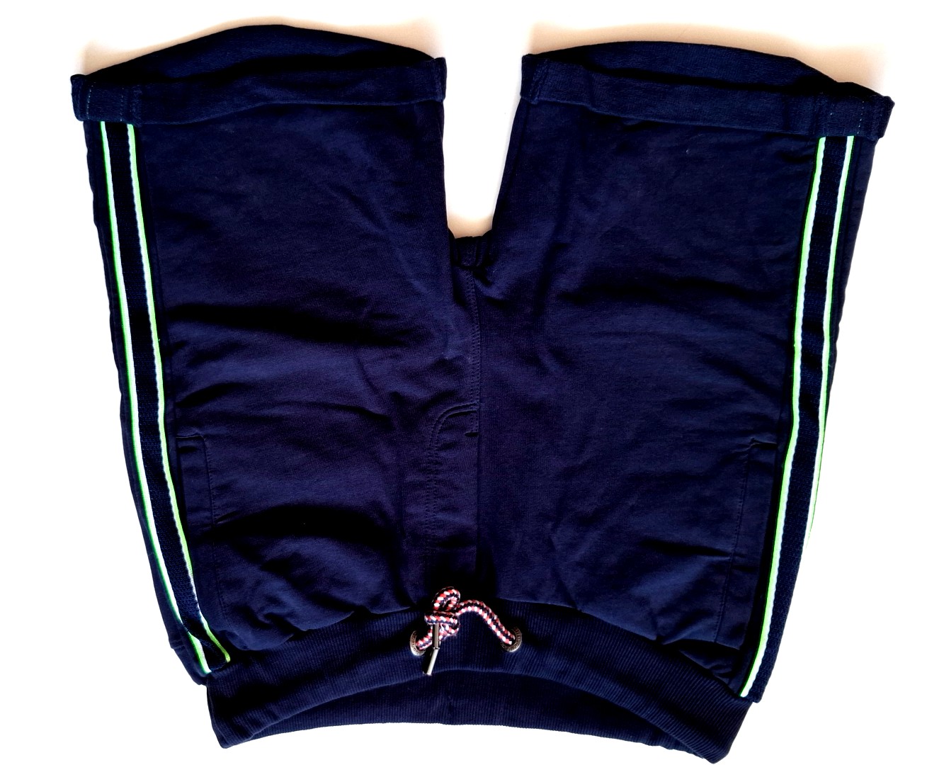Stoere korte joggingbroek van Quapi maat 134/140