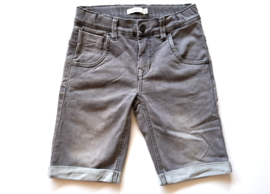 Stoere korte broek van Name it maat 140
