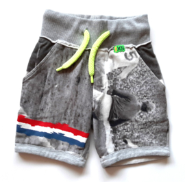 Stoere korte joggingbroek van Funky XS maat 98/104