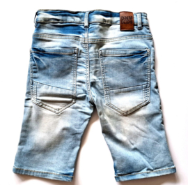 Stoere korte broek maat 158