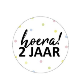 Sticker - Traktatiesticker ‘hoera 2 jaar’ (10 stuks)